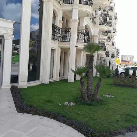 In Bulgaria شقة *